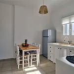 Ξενοδοχείο Αντίπαρος *