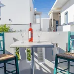 Ξενοδοχείο Αντίπαρος Ξενοδοχείο *