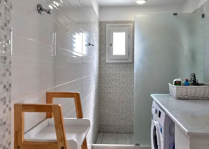 Ξενοδοχείο Αντίπαρος Ξενοδοχείο *